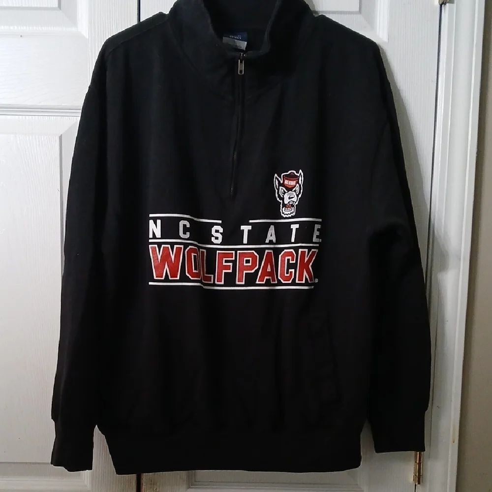 NC State Wolfpack Black Pullover with 1/2 zipper kangaroo pocket Sz S NWOT